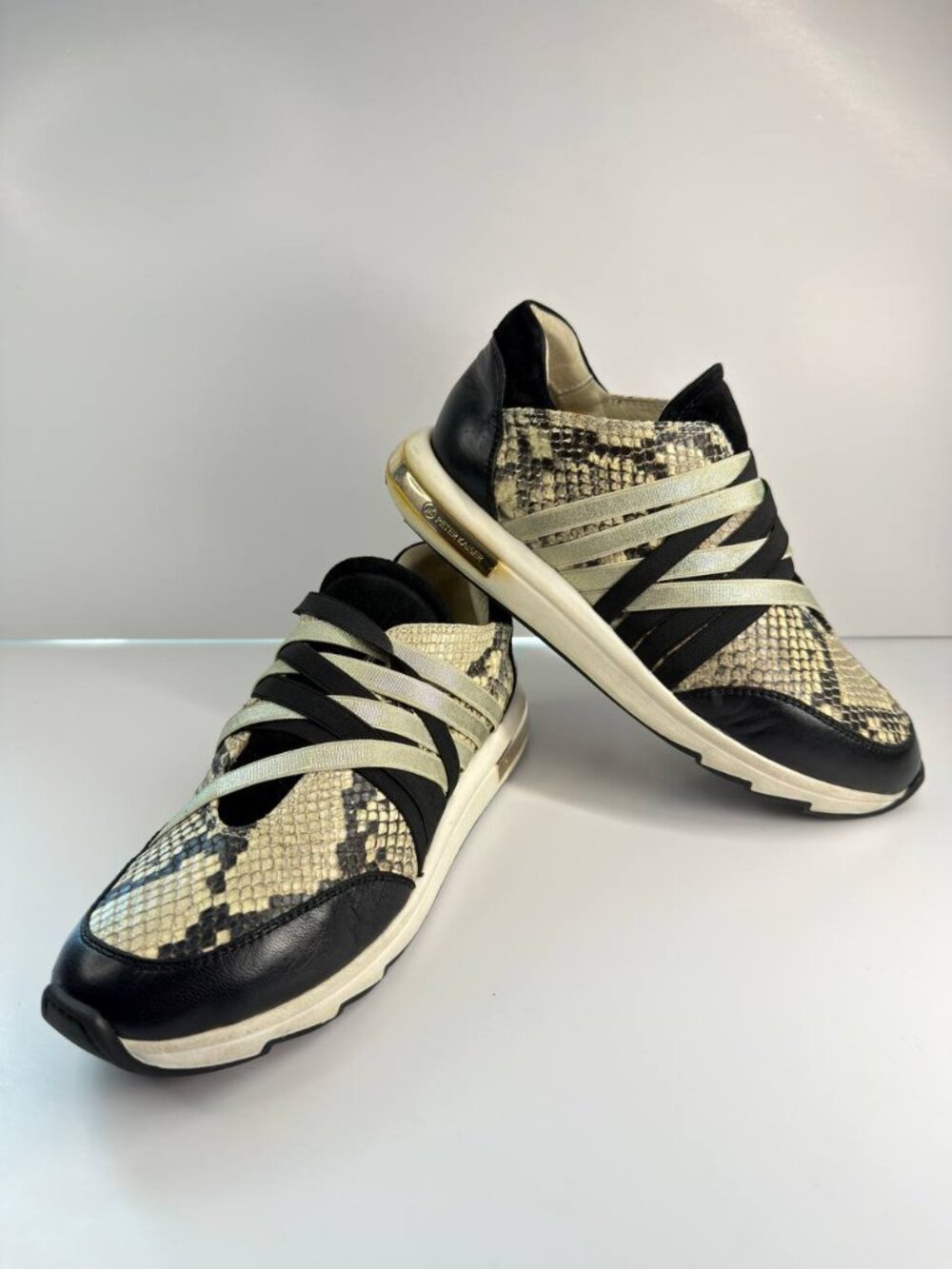 Peter Kaiser Sneakers – Women’s US 7 / UK 4.5